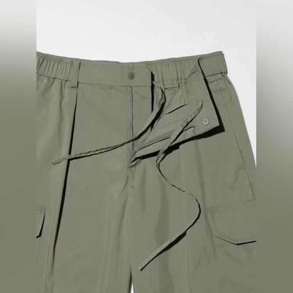 UNIQLO Black Easy Cargo Pants - Picture 6 of 15